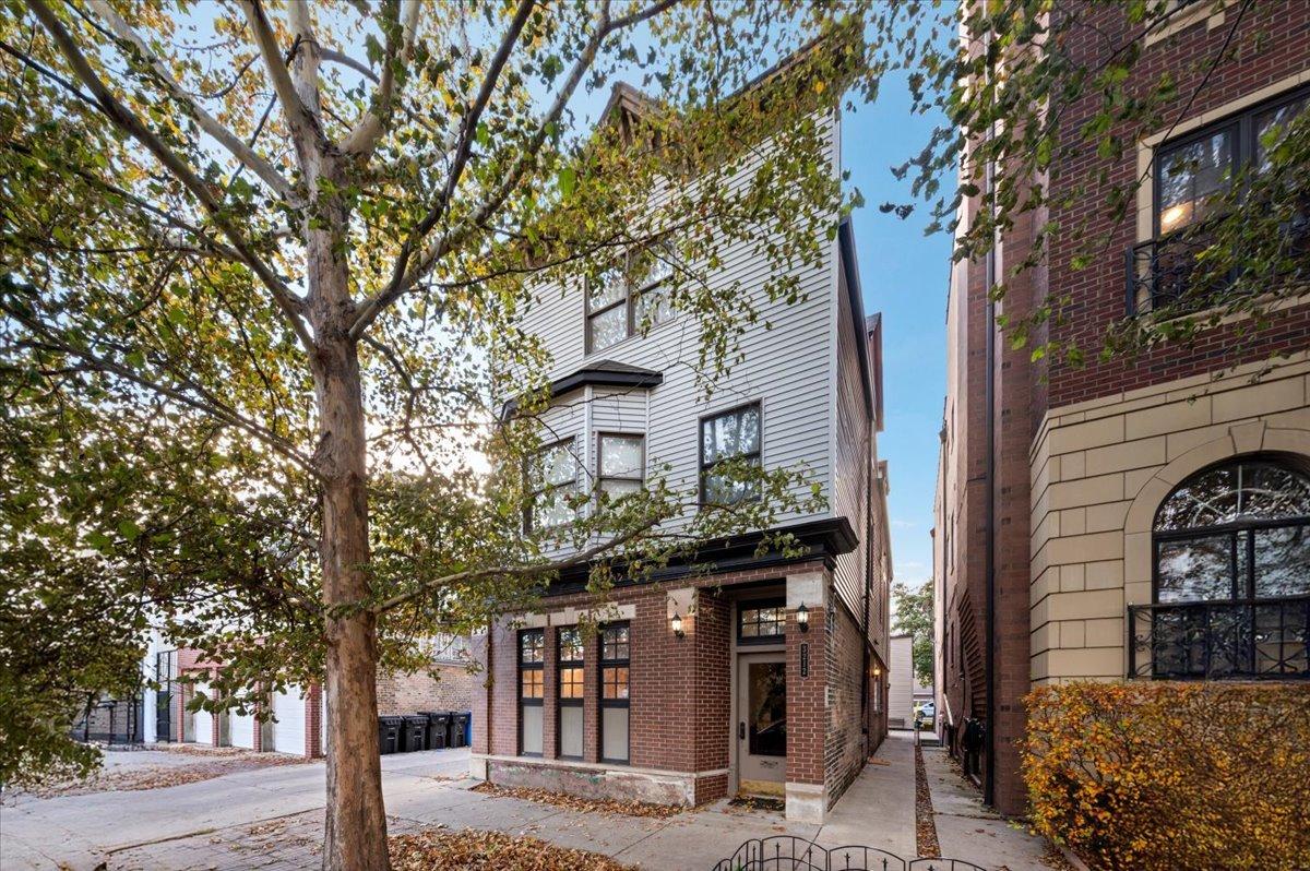 3212 N Ravenswood Ave. #1, Chicago, IL 60657