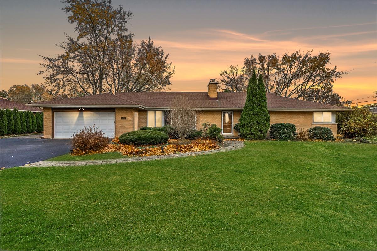 17 N Wildwood Dr., Prospect Heights, IL 60070