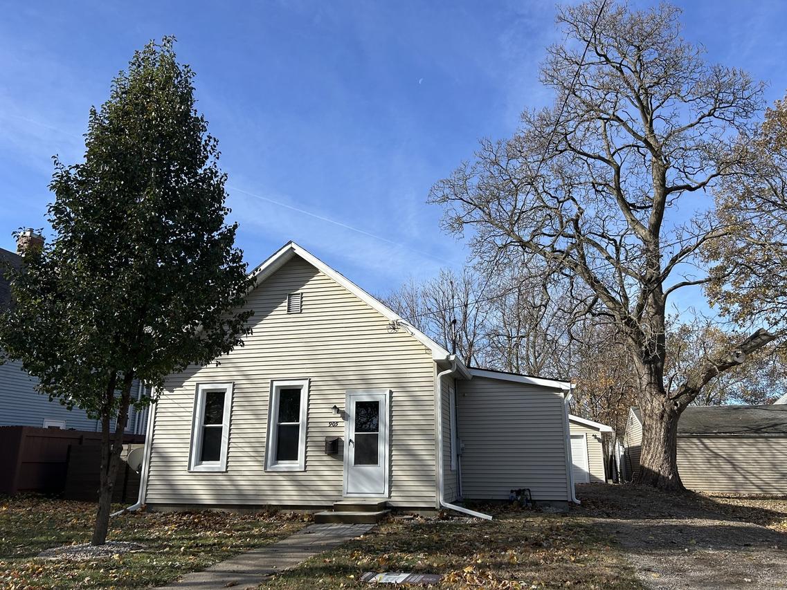 905 S Oak St., Bloomington, IL 61701