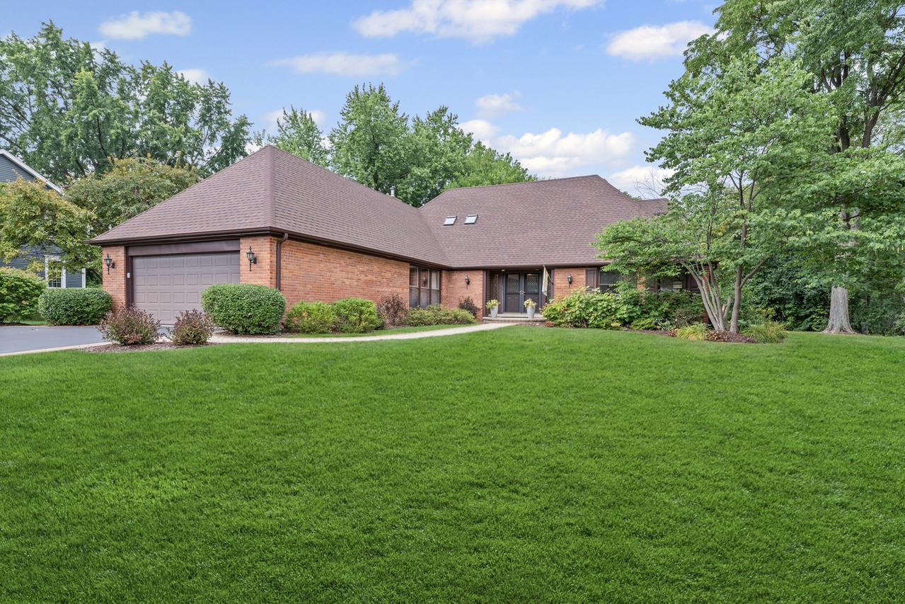 290 Cold Spring Rd., Barrington, IL 60010