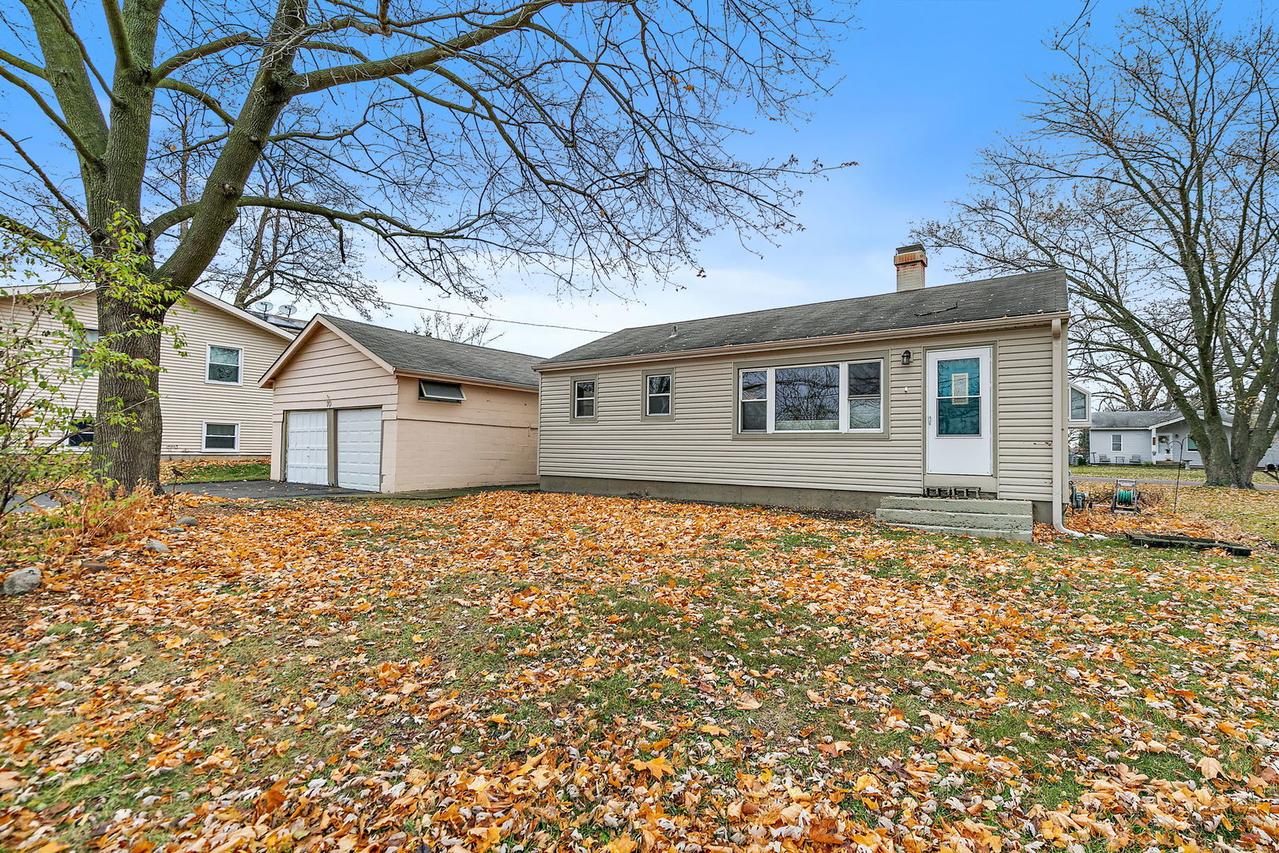 70 Hilltop Dr., Lake In The Hills, IL 60156