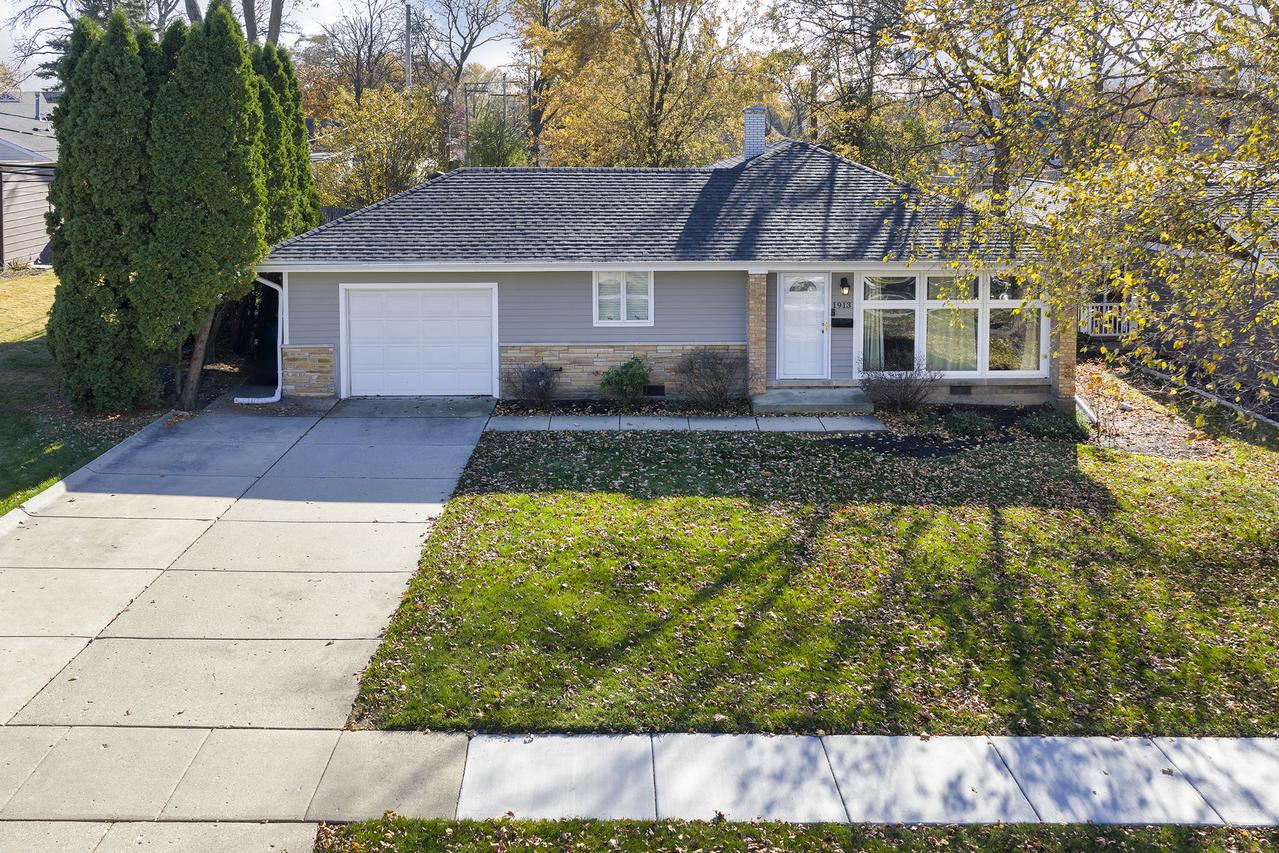 1913 Milton Ave., Northbrook, IL 60062