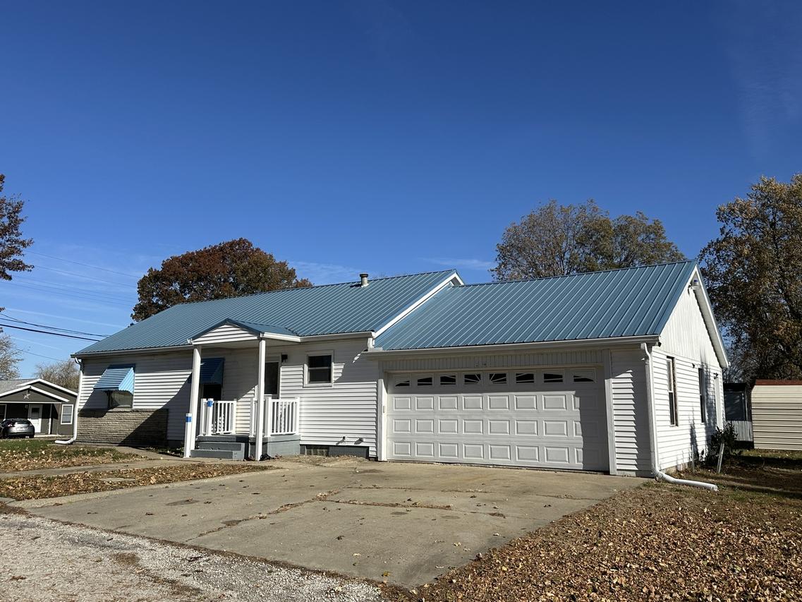 1202 E Jefferson St., Clinton, IL 61727