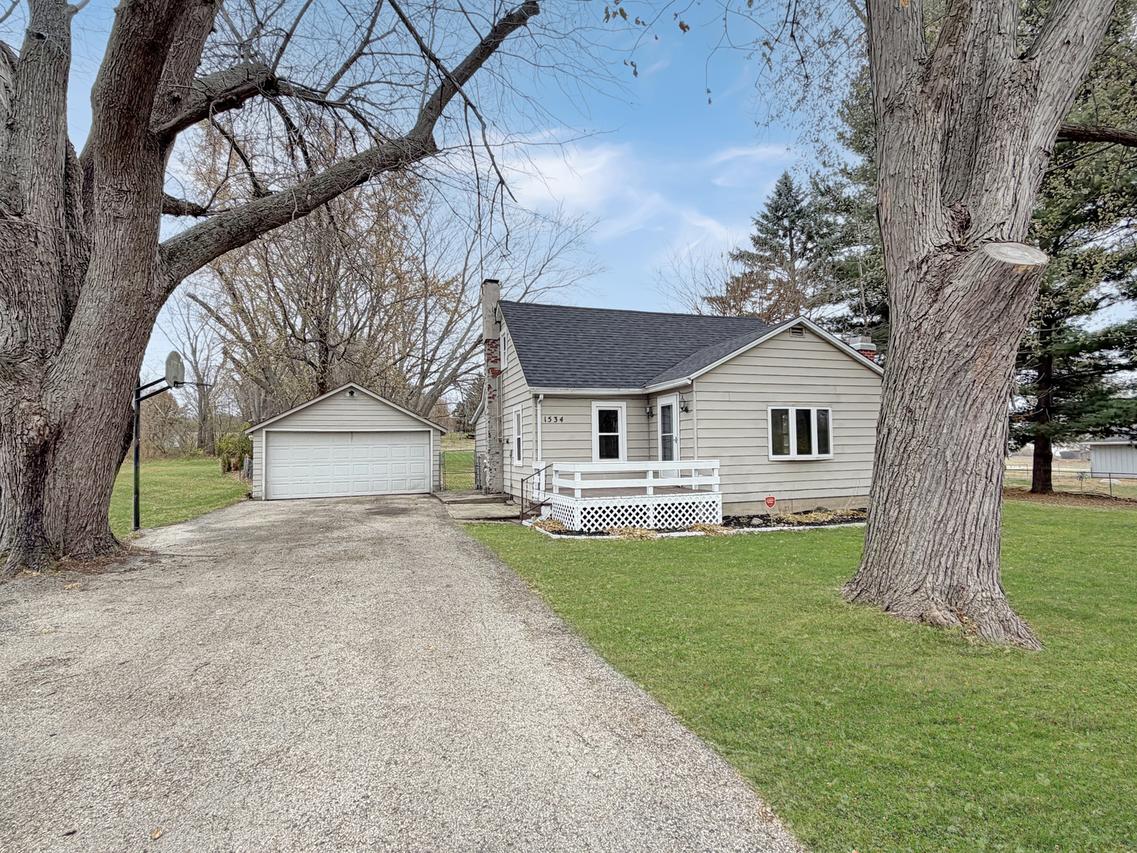 1534 W Fairview Rd., Freeport, IL 61032