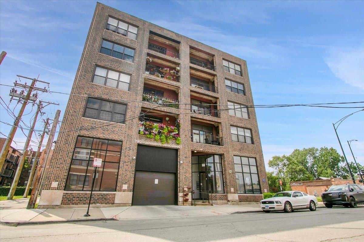 809 E 40th St. #4-4, Chicago, IL 60653