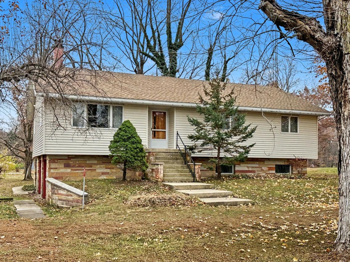 100 South St., Woodland, IL 60974