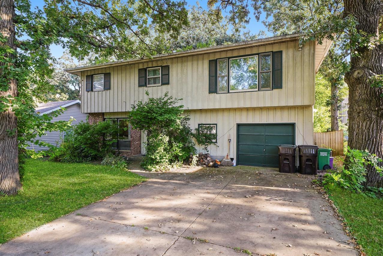 3025 Victoria Ave., Mchenry, IL 60050