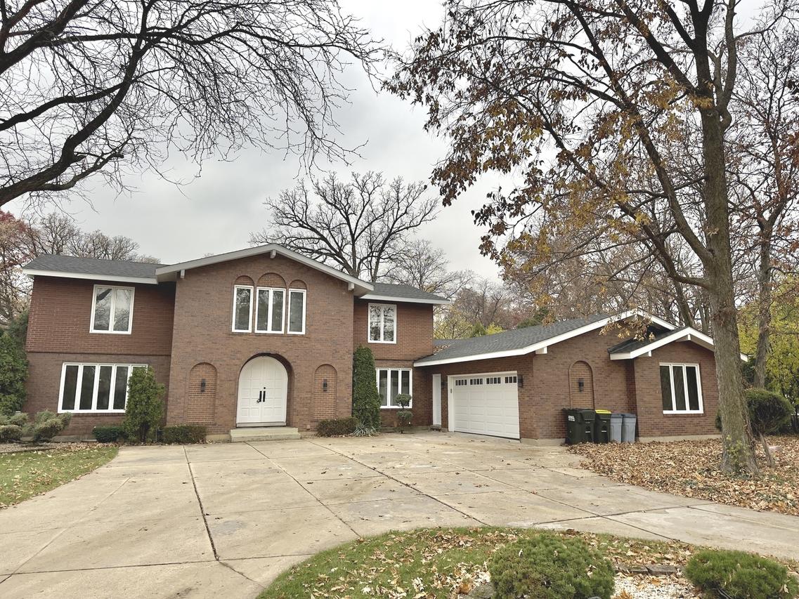 806 Wildwood Ct., Oak Brook, IL 60523