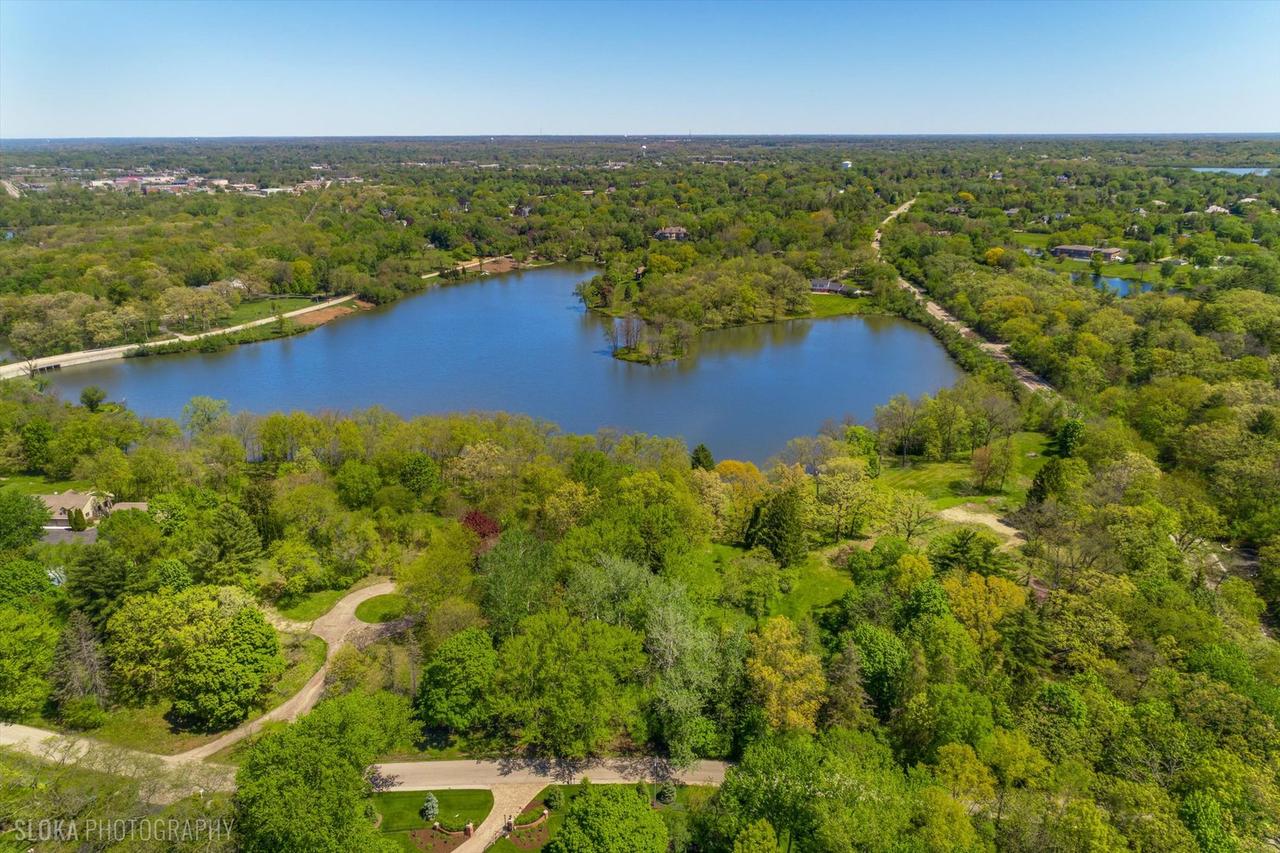 41 Hawthorne Ln., Barrington Hills, IL 60010