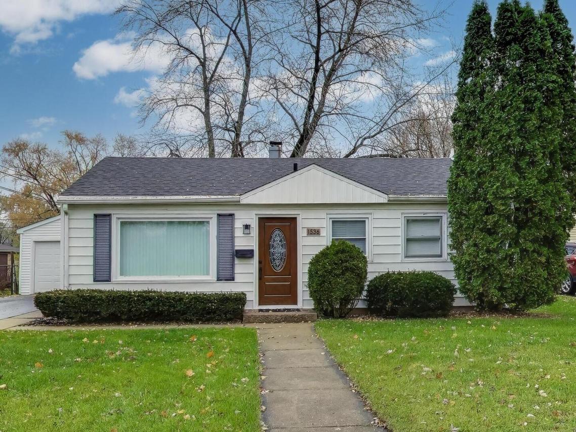 1536 Walnut Dr., Woodstock, IL 60098