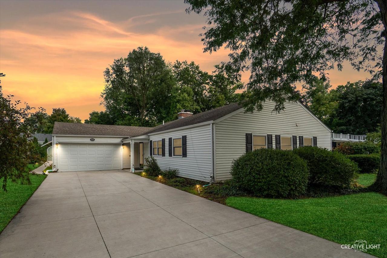 909 S Main St., Wheaton, IL 60189