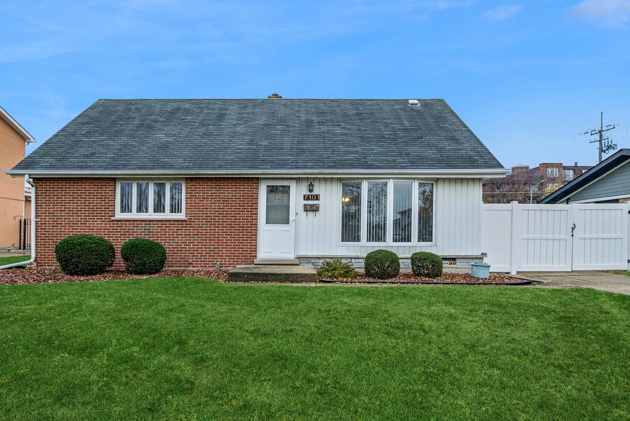 7101 Stanford Dr., Bridgeview, IL 60455