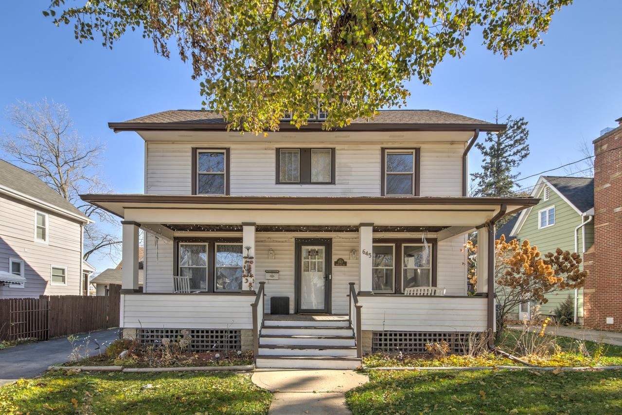 645 Oak Ave., Aurora, IL 60506