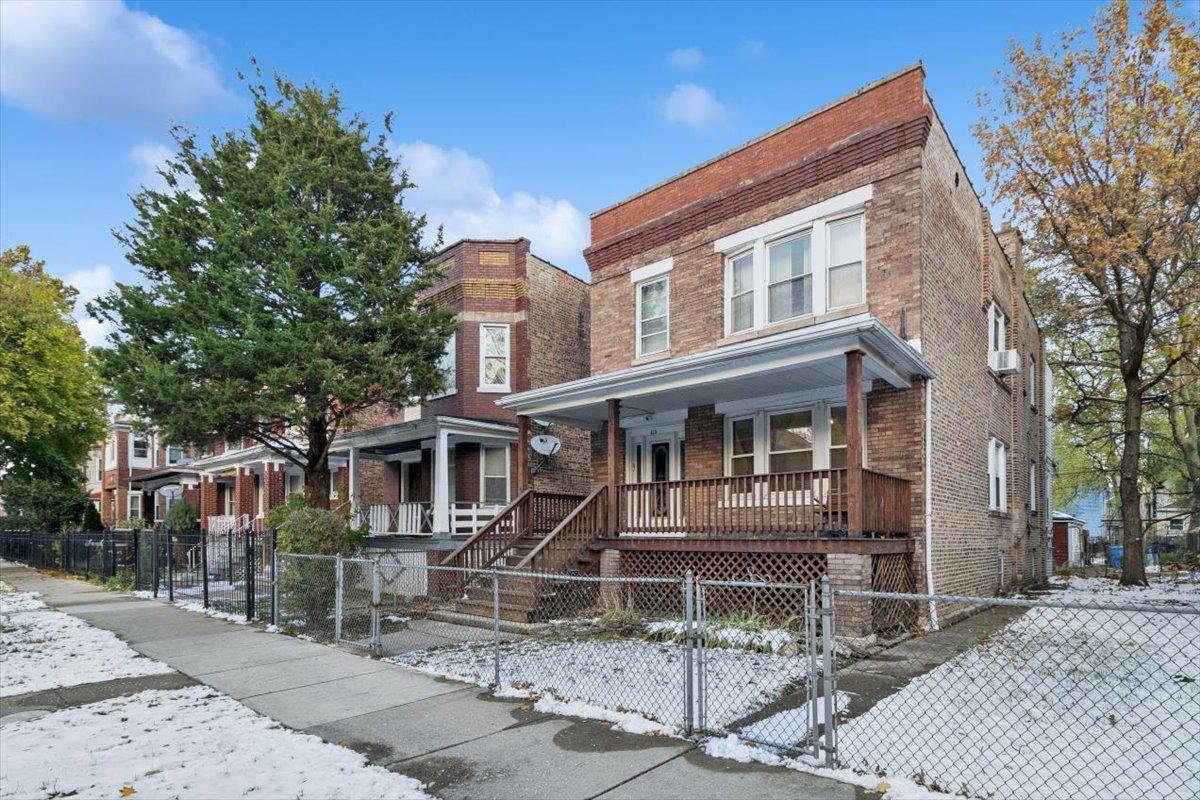 825 N Leclaire Ave., Chicago, IL 60651