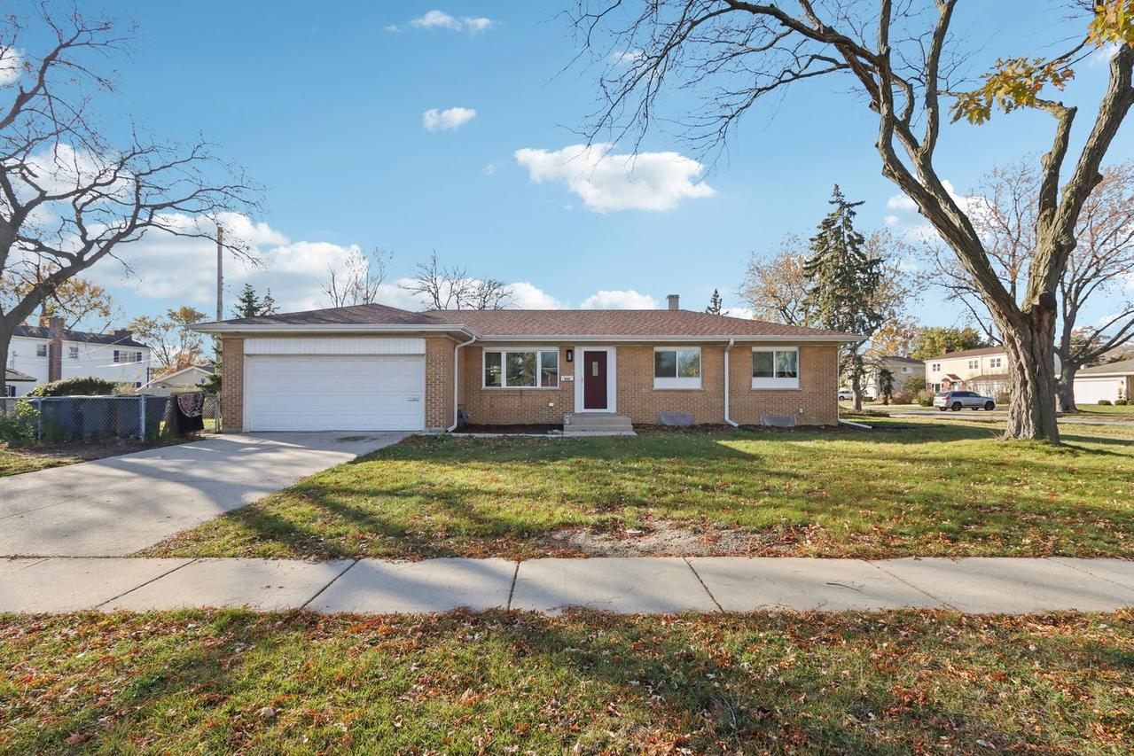 866 Clark Ln., Des Plaines, IL 60016