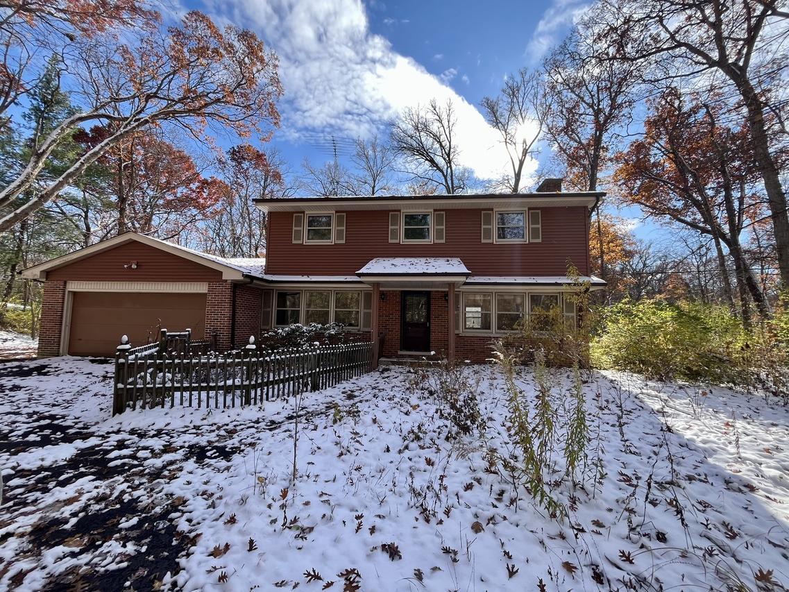 2000 Greenbriar Ln., Riverwoods, IL 60015