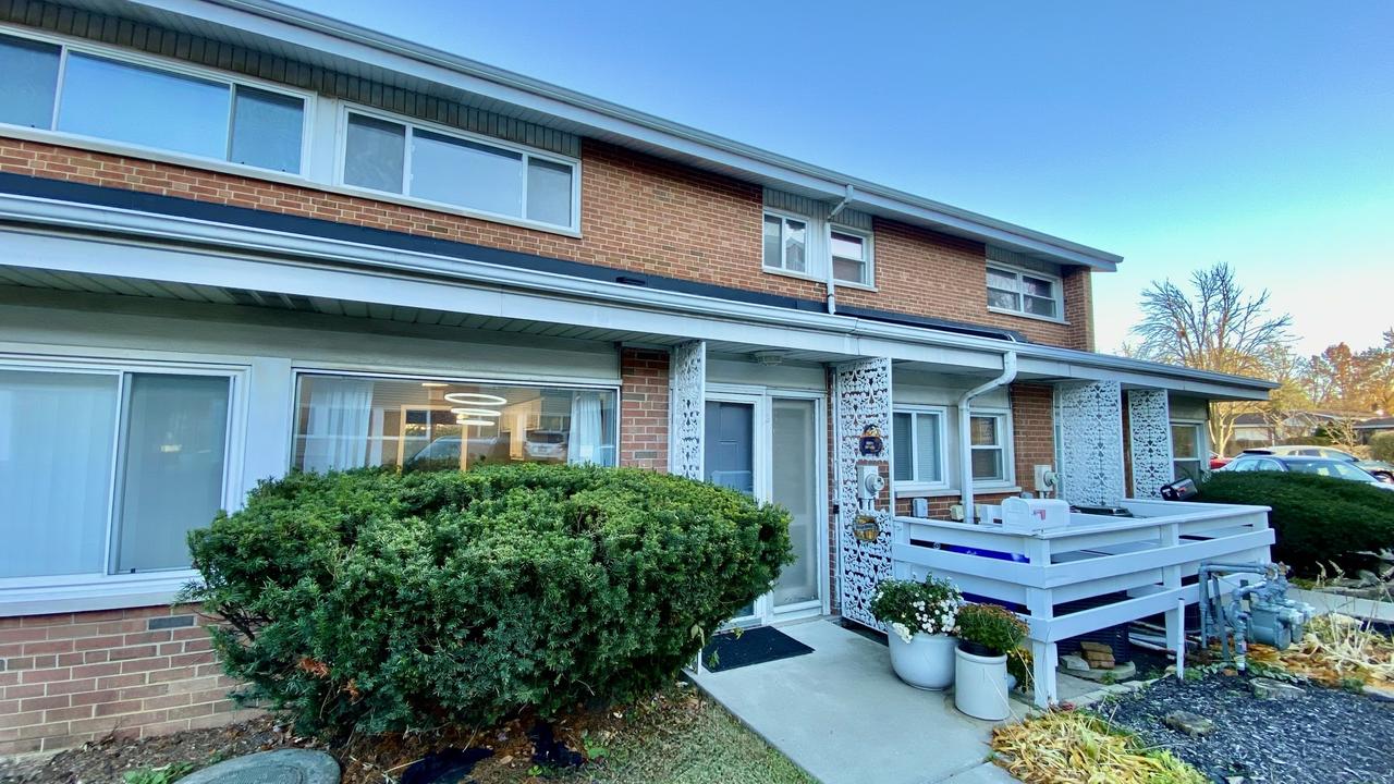 2633 Hawthorne Ln. #B, Flossmoor, IL 60422