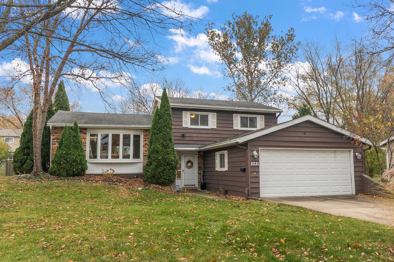 2231 S Bradford Dr., Wheaton, IL 60189