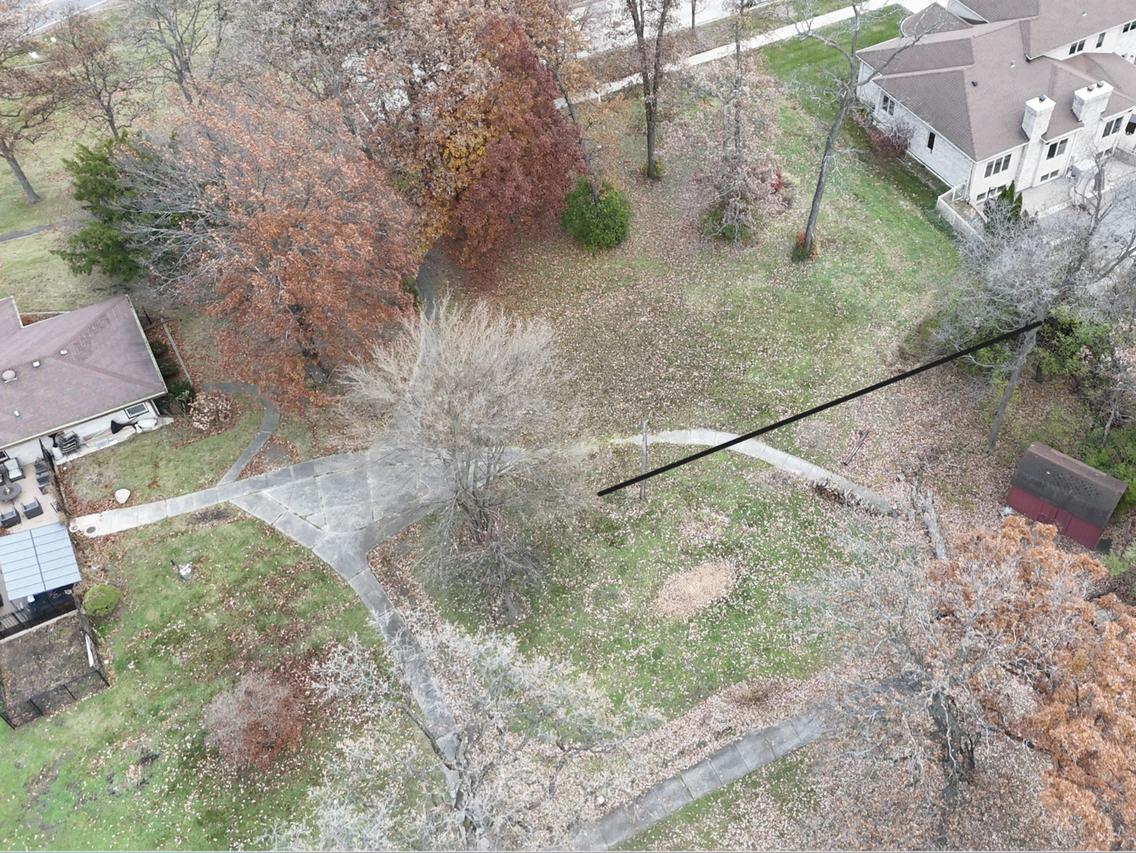 310 N Hillcrest Ave., Addison, IL 60101