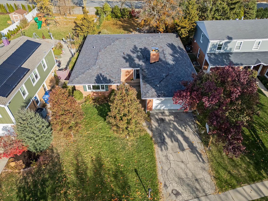 297 Columbine Dr., Clarendon Hills, IL 60514