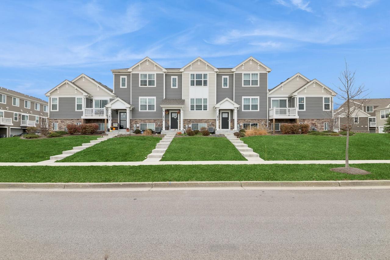 3828 Gansett Pkwy., Elgin, IL 60124