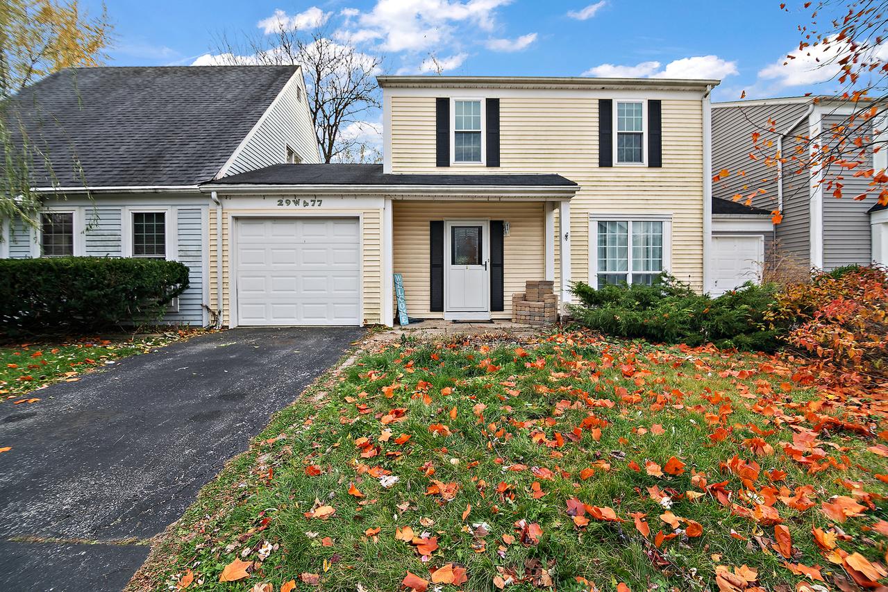 29W477 Blackthorn Ln., Warrenville, IL 60555