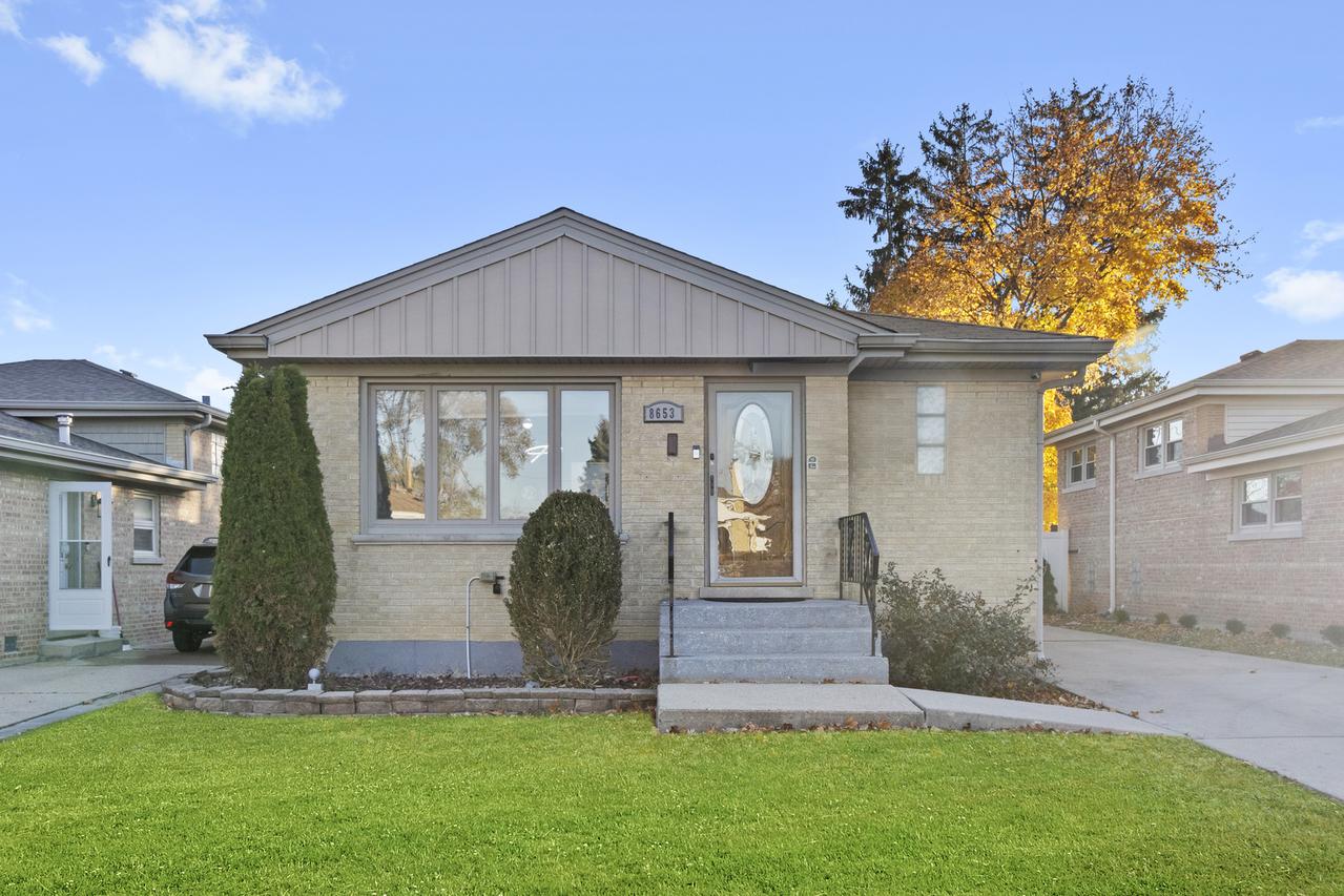 8653 N Merrill St., Niles, IL 60714