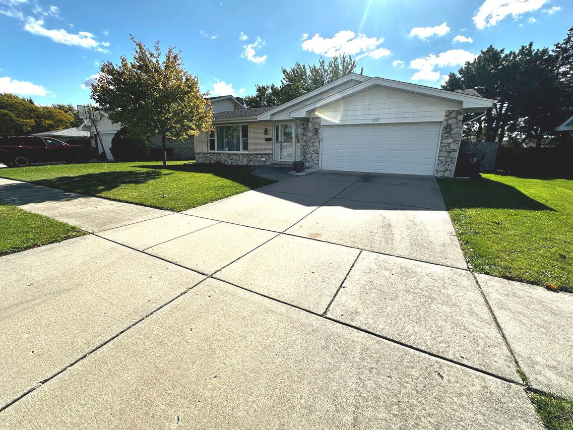 1229 E 165th Pl., South Holland, IL 60473