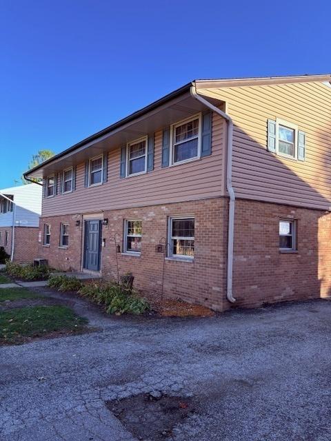 625/627 Westmoreland Dr., Vernon Hills, IL 60061