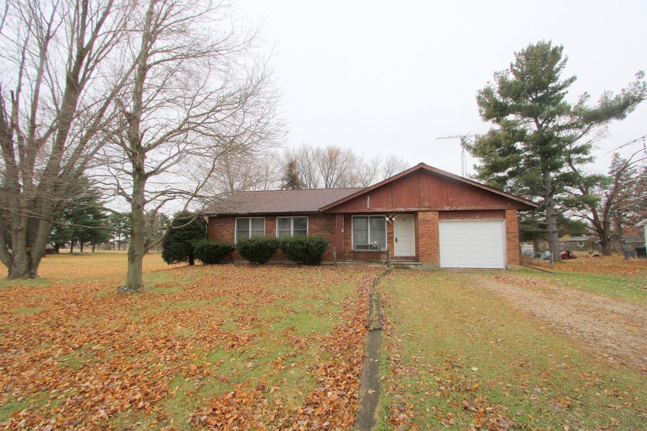 8105 Lawrence Rd., Harvard, IL 60033