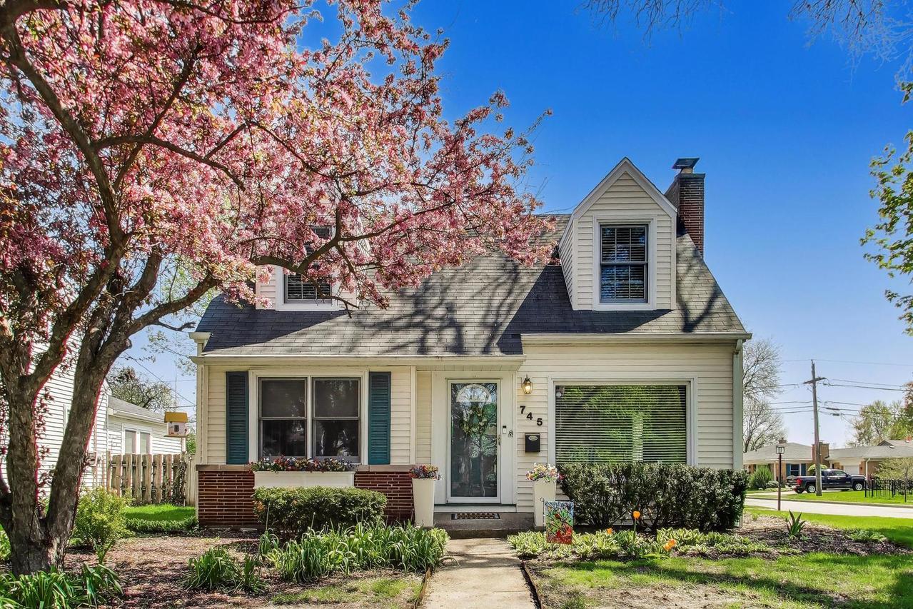 745 S Chestnut Ave., Arlington Heights, IL 60005