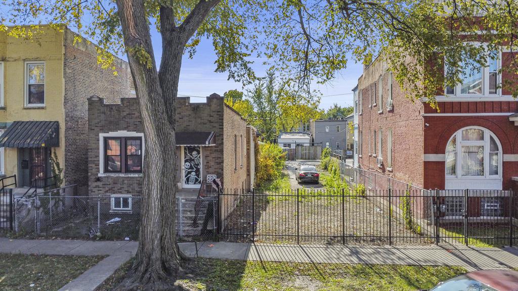 3041 W Flournoy St., Chicago, IL 60612