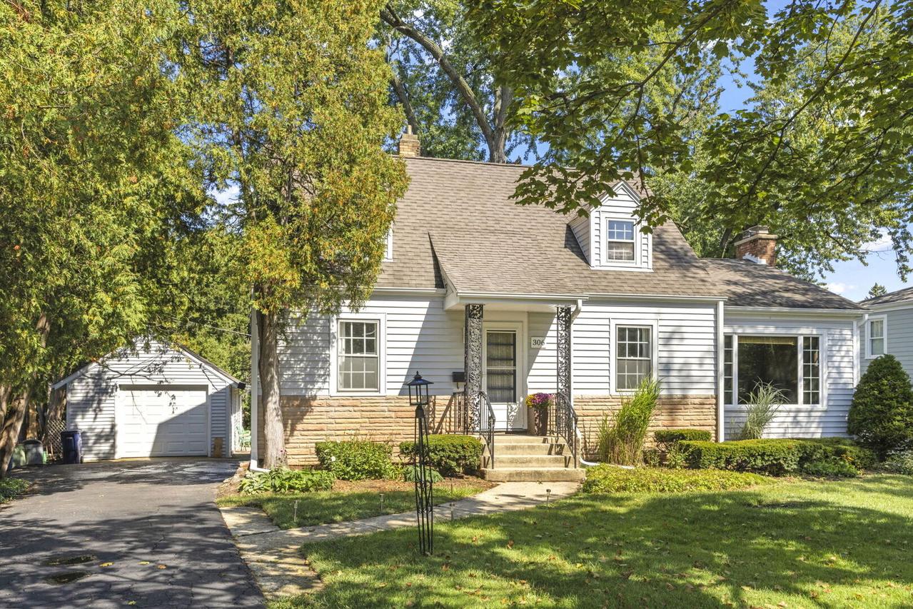 306 W Sunset Ave., Lombard, IL 60148