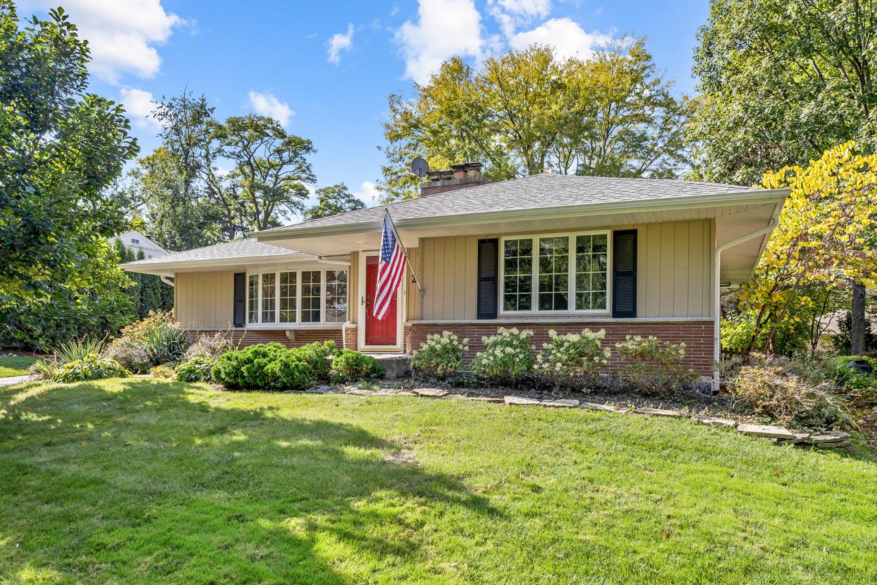 240 Scott Ave., Glen Ellyn, IL 60137