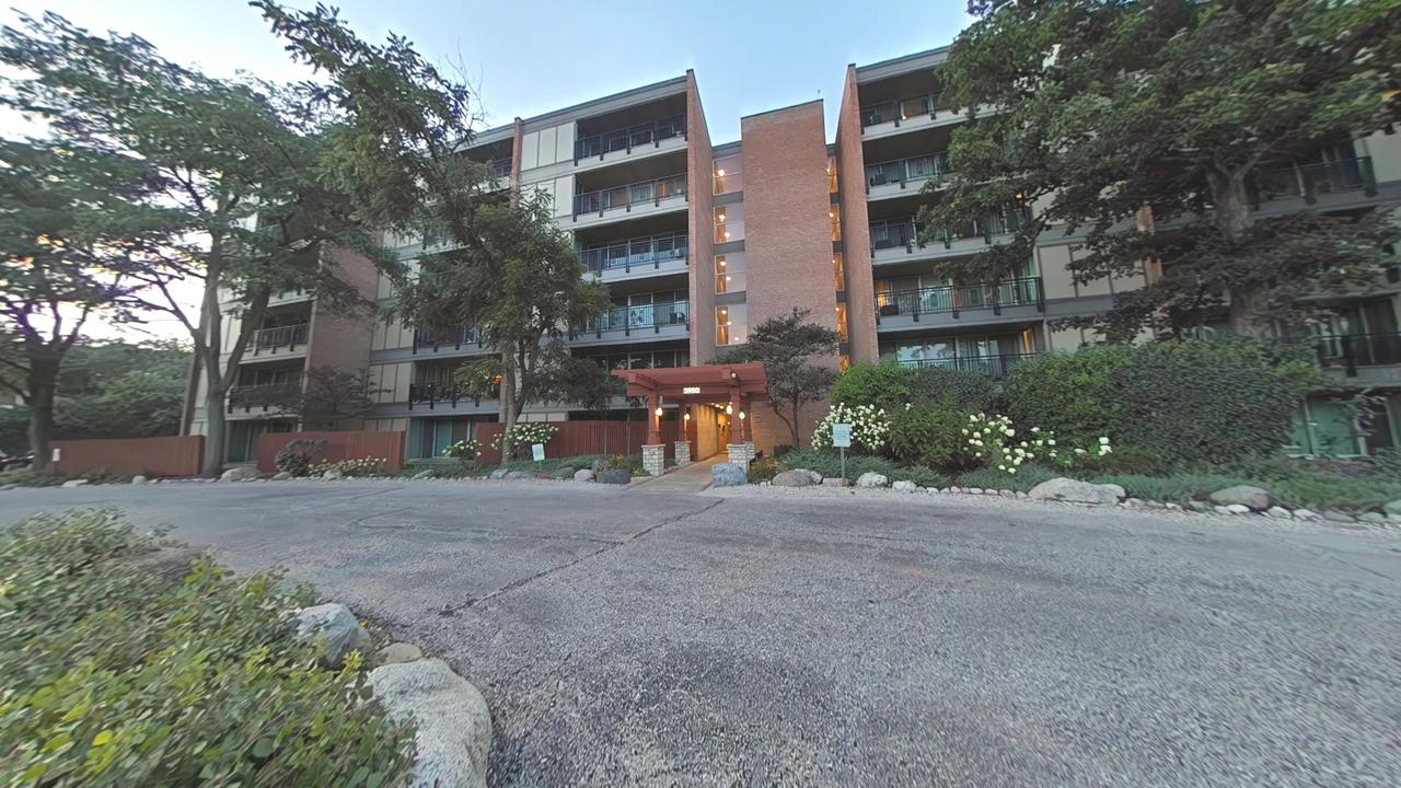 5950 Oakwood Dr. #1G, Lisle, IL 60532