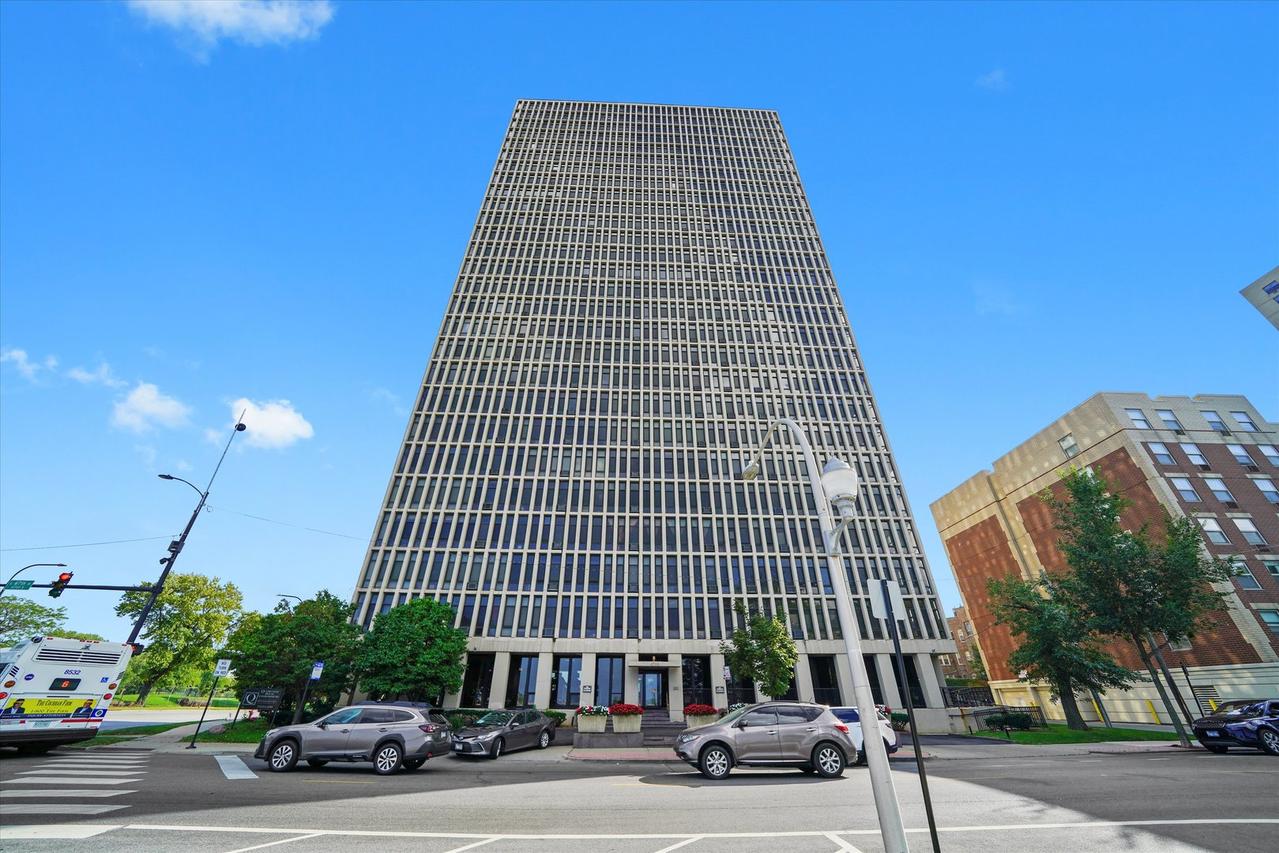 6700 S South Shore Dr. #8A, Chicago, IL 60649