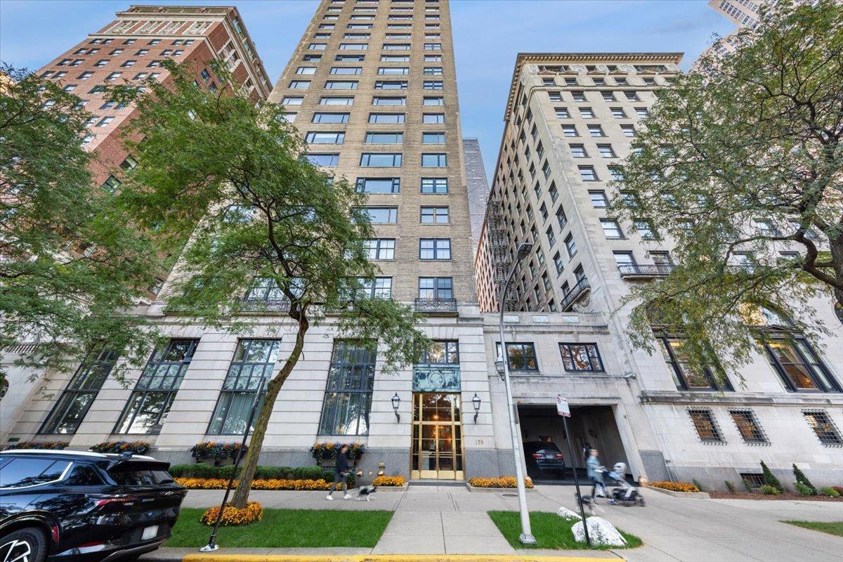 179 E Lake Shore Dr. #19S, Chicago, IL 60611