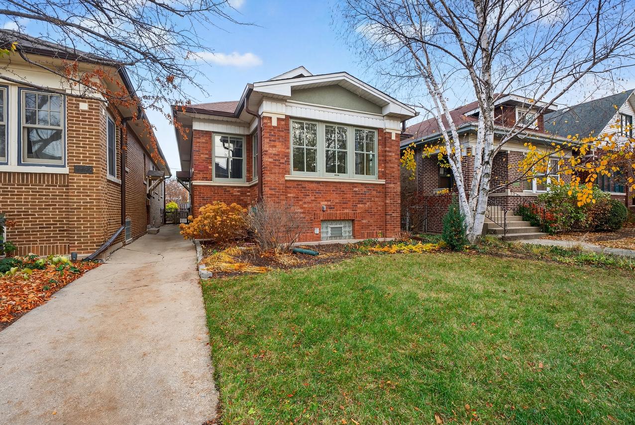 4431 N Richmond St., Chicago, IL 60625