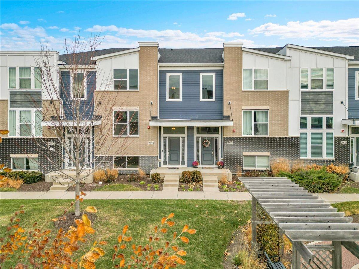 29W710 Everton Dr., Warrenville, IL 60555