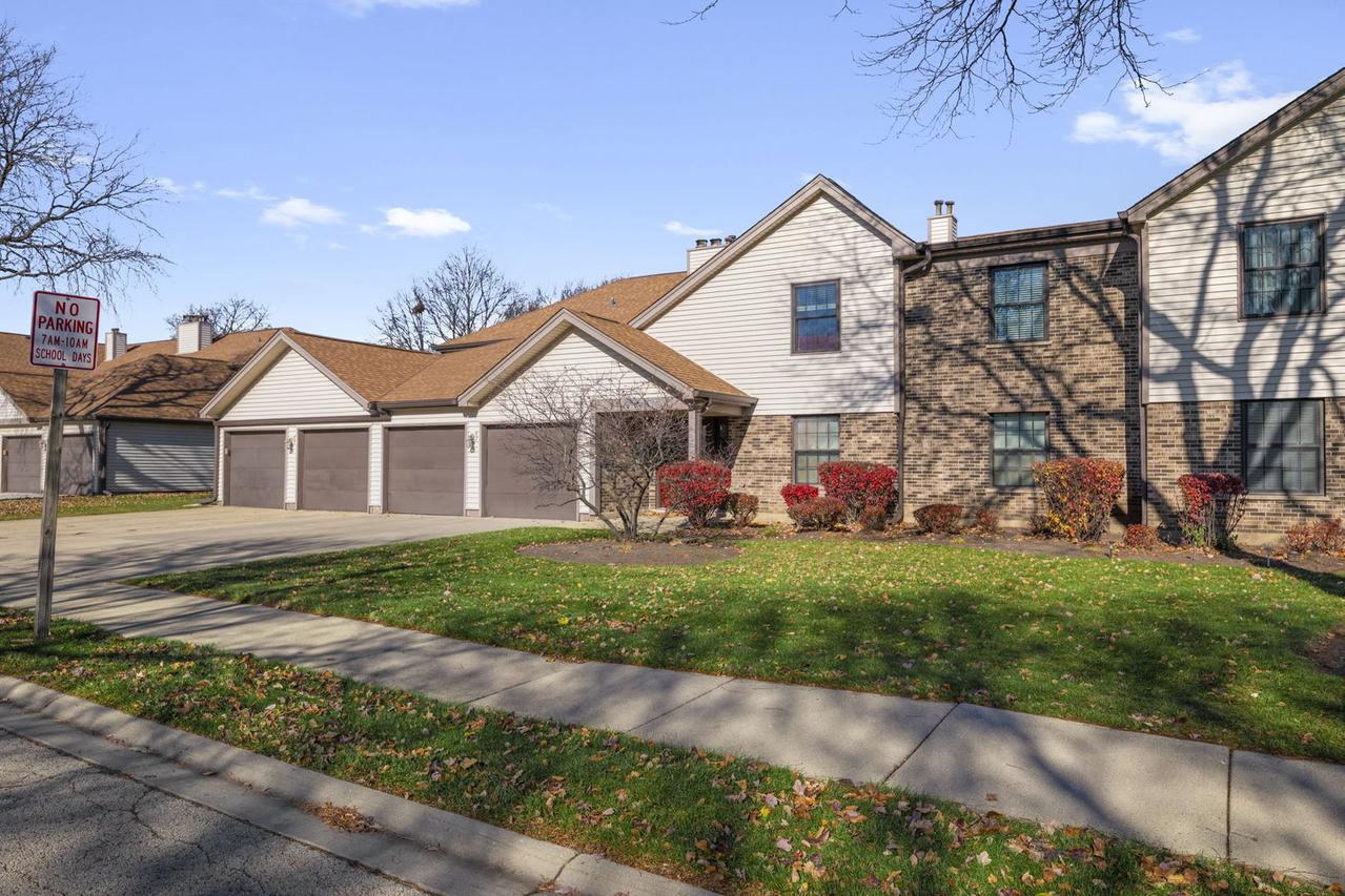 876 Stradford Cir. #A1, Buffalo Grove, IL 60089