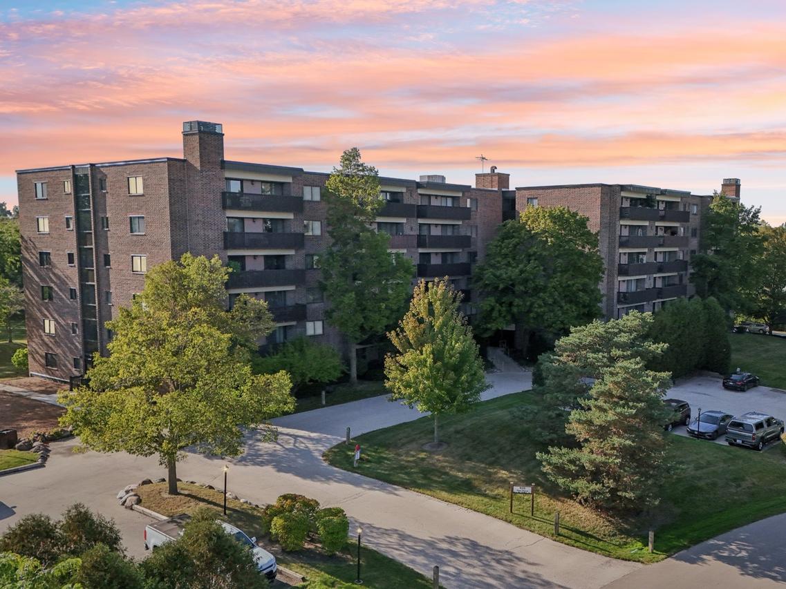 920 Vose Dr. #106, Gurnee, IL 60031