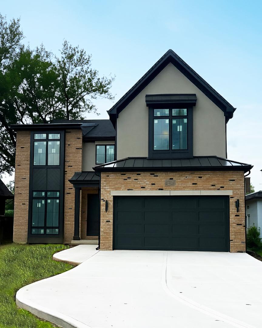 286 N Indiana Ave., Elmhurst, IL 60126