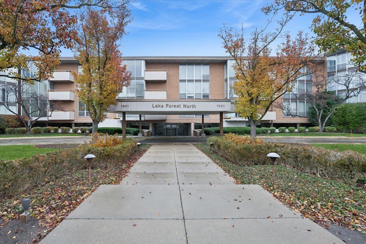 1301 N Western Ave. #211, Lake Forest, IL 60045