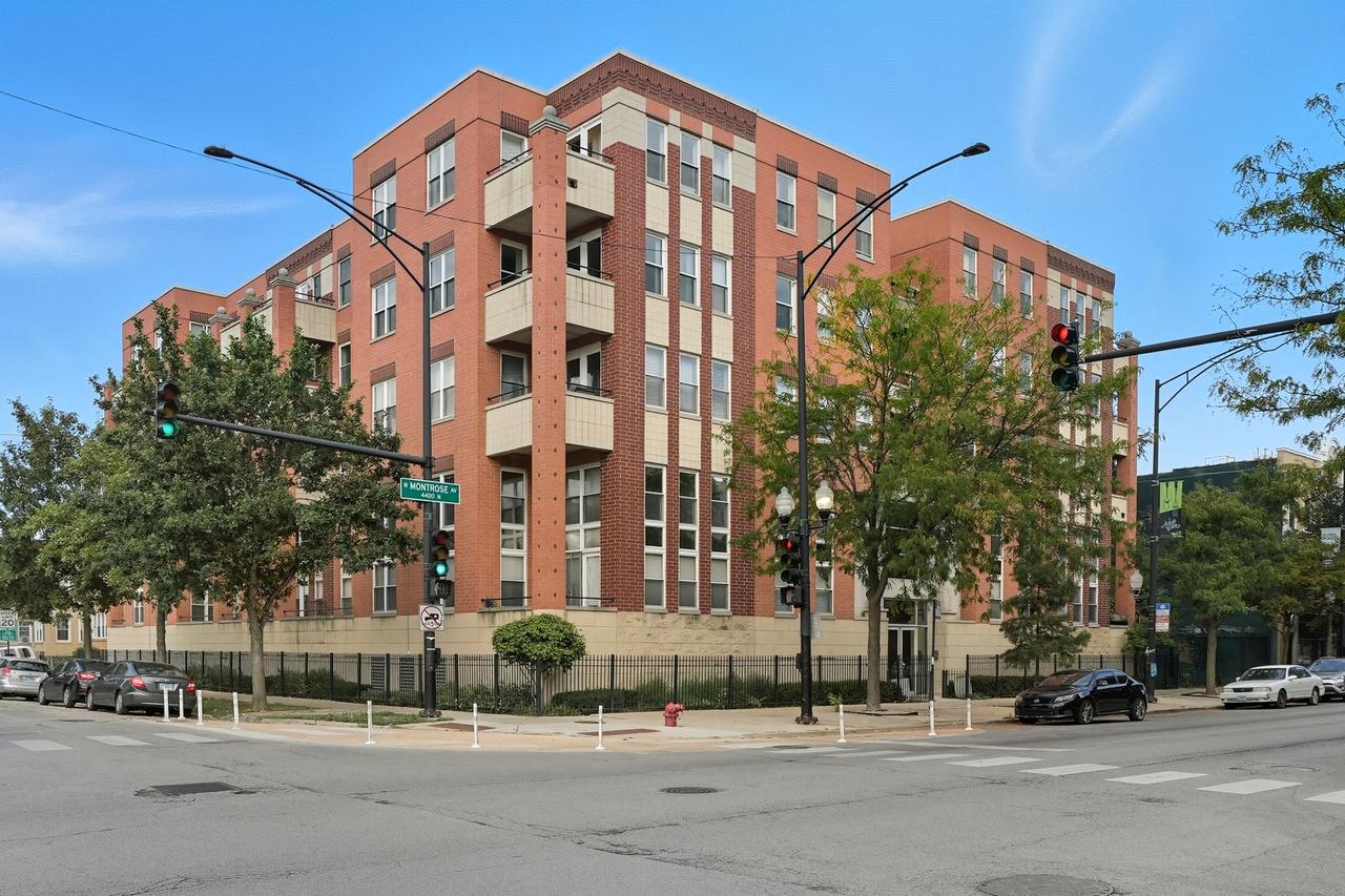 3550 W Montrose Ave. #107, Chicago, IL 60618