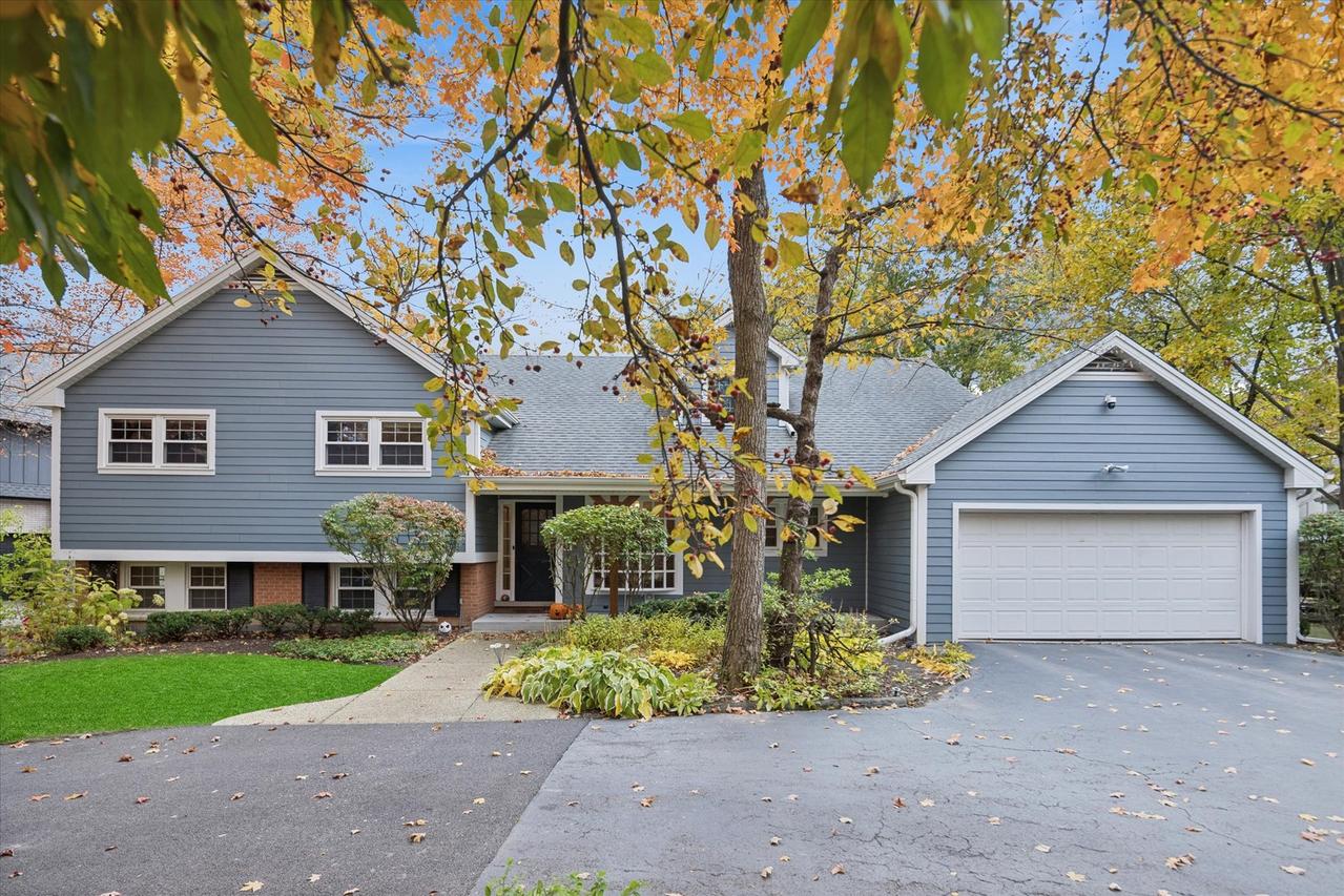 1233 Eastwood Ln., Northbrook, IL 60062