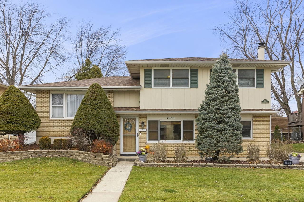 7656 Nottingham Dr., Tinley Park, IL 60477