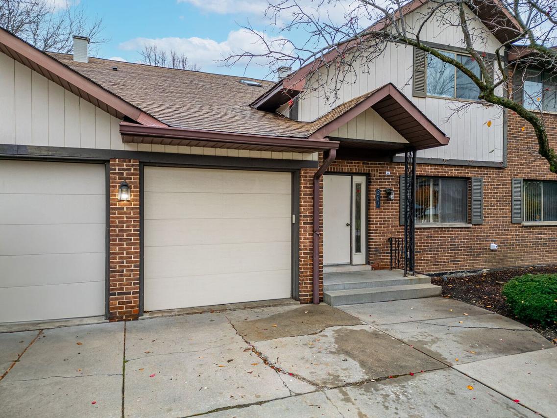 201 Walters Ln. #2A, Itasca, IL 60143