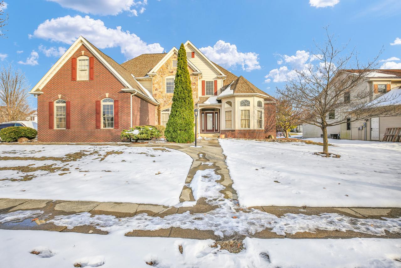 2202 Strand Dr., Champaign, IL 61822