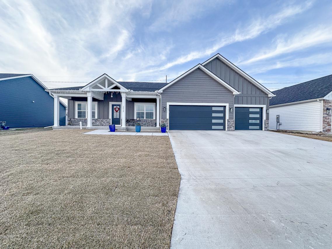 1717 S Stone Creek Blvd., Urbana, IL 61802