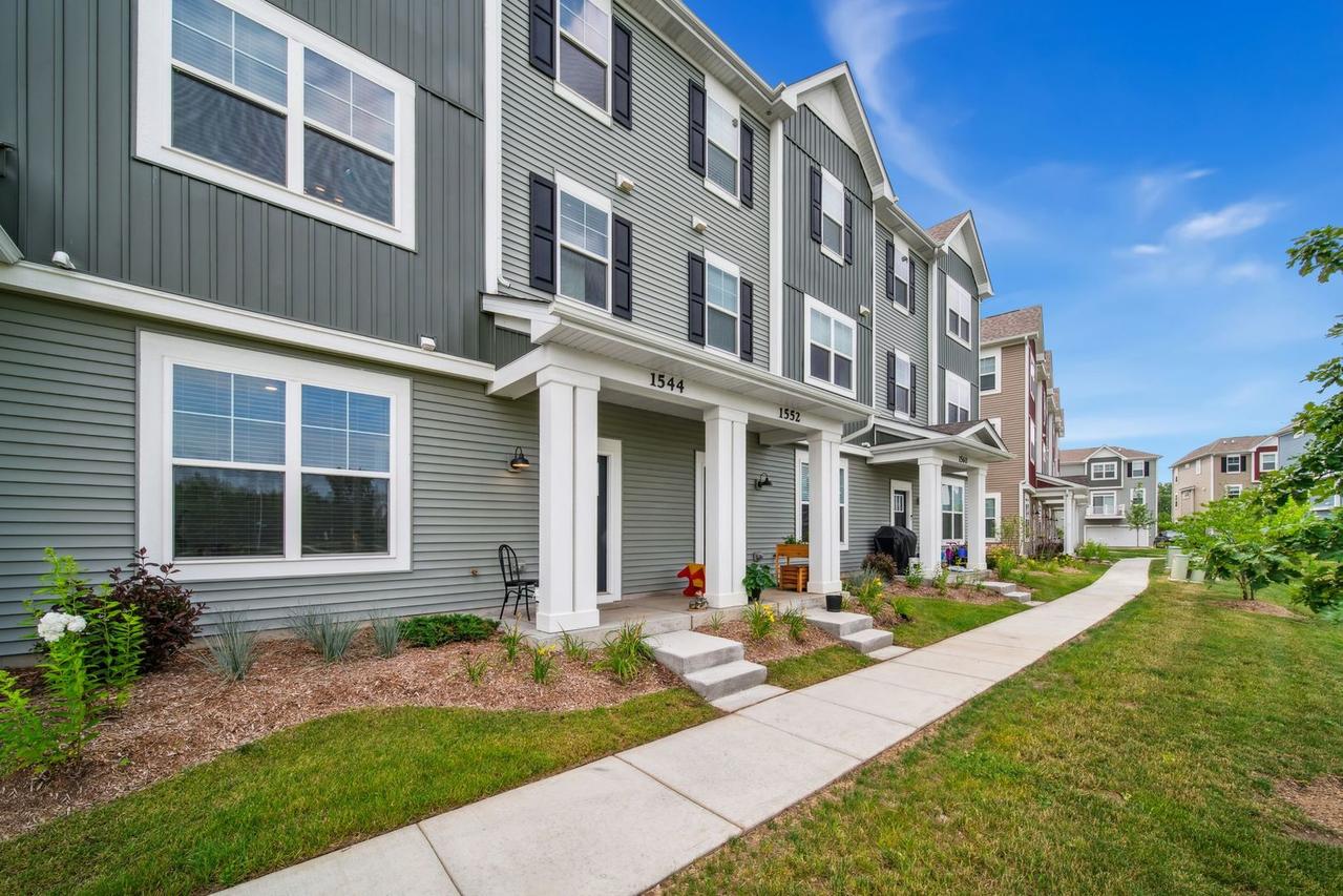 1544 Syracuse Dr., Grayslake, IL 60030